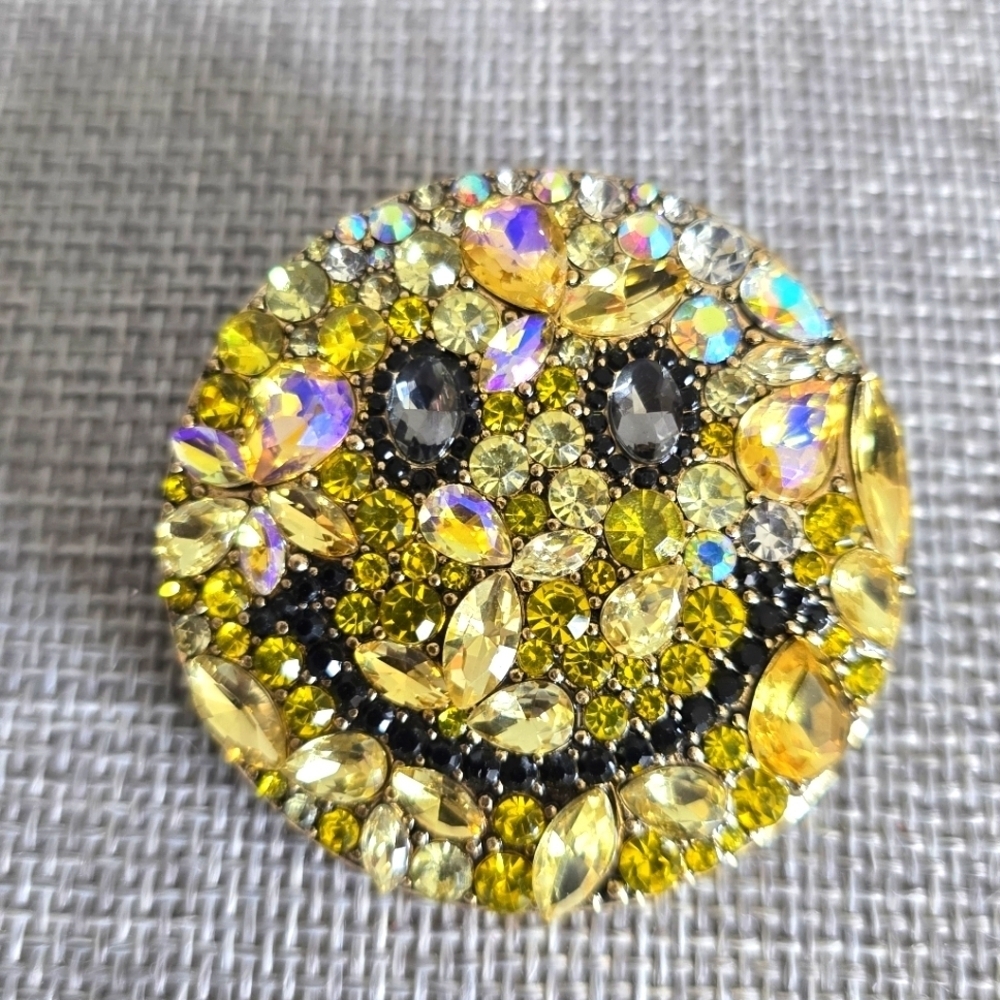 Smiley Face Brooch Pin Gold Yellow Black Crystal Rhinestone Playful Happy Funny - Picture 2 of 4